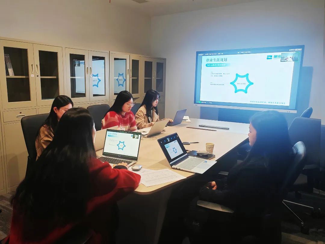 公司进行2024届校招生能力素养培训